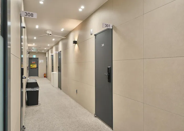 Jongno Hotel 2*